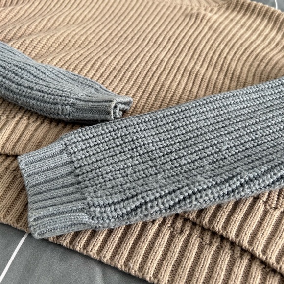 Cropped Turtleneck Sweater - Picture 2 of 3